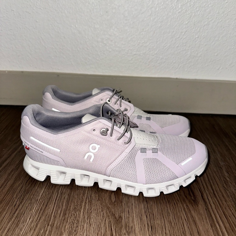 Women’s On Cloud 5 shoes size 10